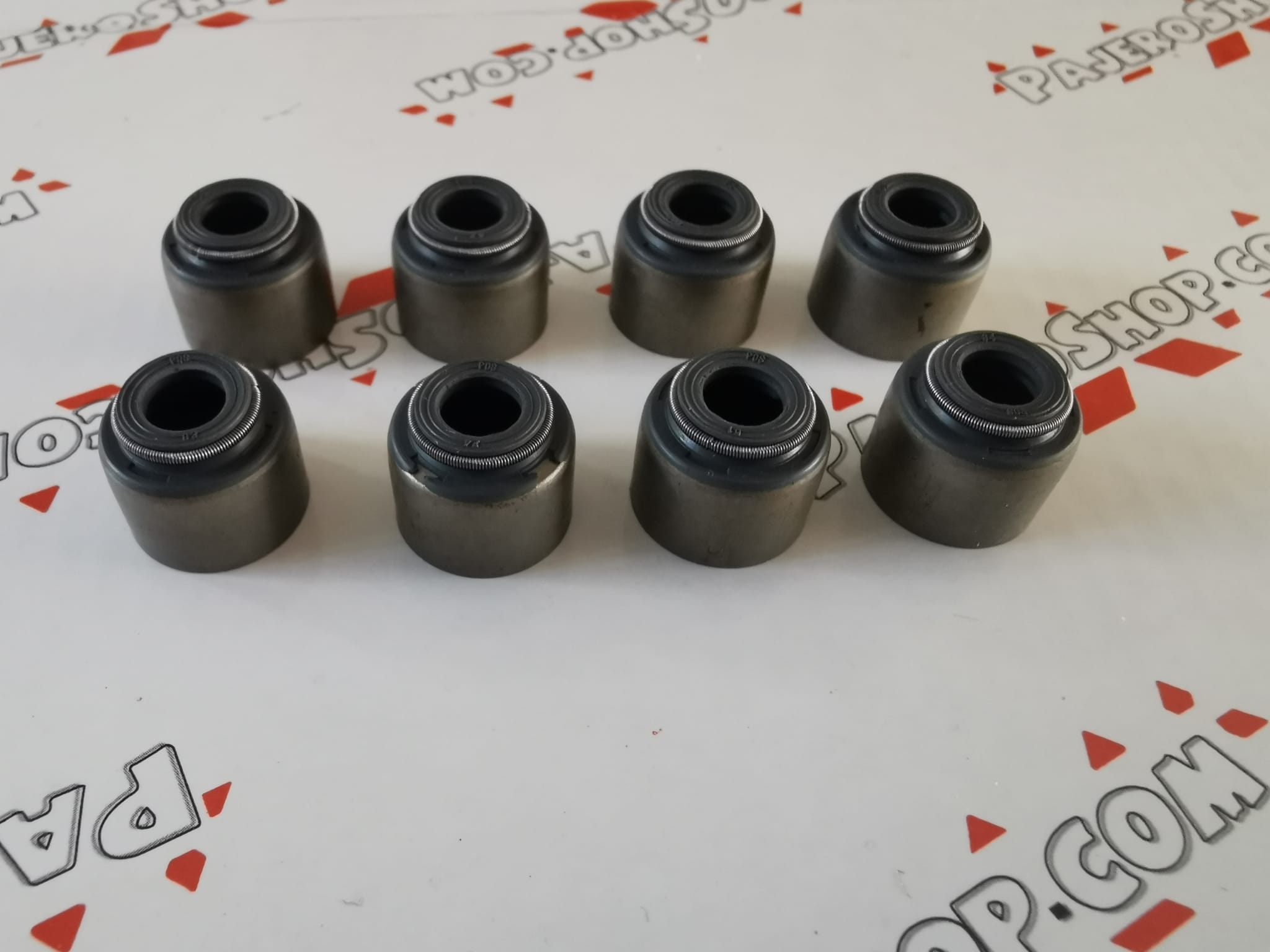 (image for) Mitsubishi 4D56 2.5 Diesel 8 Valve Stem Oil Seals Set of 8 1986-2015